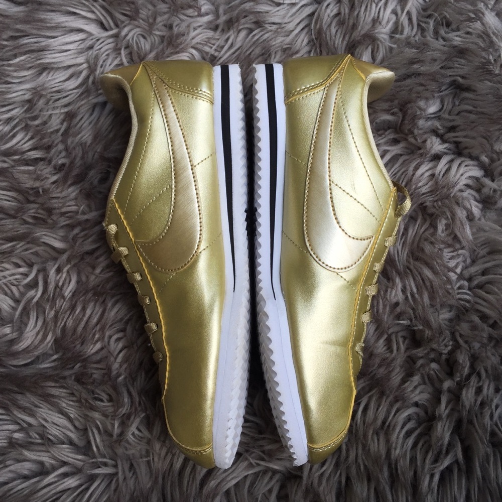 SOLD! Nike Cortez Special Edition Metallic Gold 6Y - Picture 3 of 8